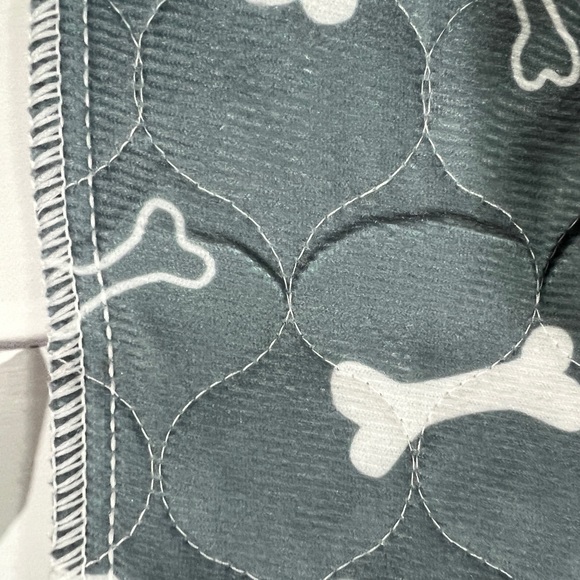 Large reusable Pet waterproof pad approx 35x31” washable great for doorways - Picture 3 of 9